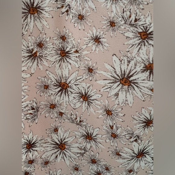 WAYF Blush pale pink long sleeve daisy floral dress size medium - Picture 7 of 9